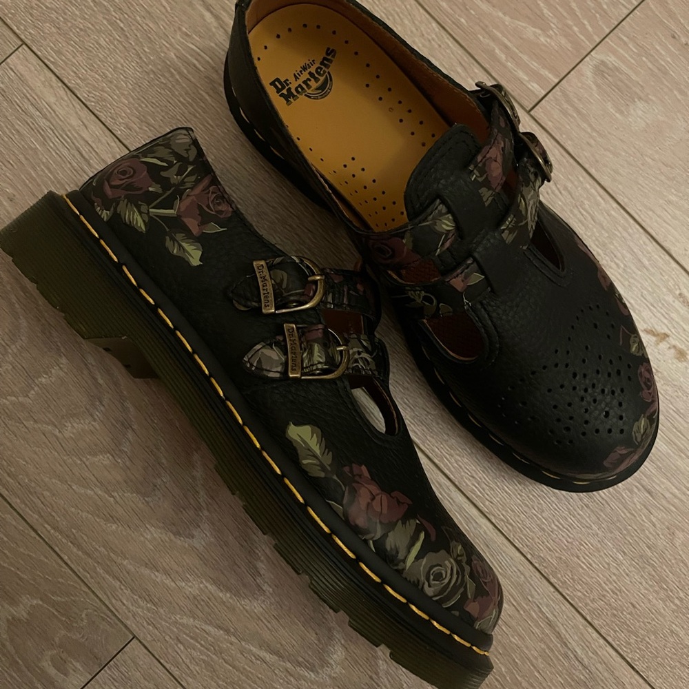 SOLD 🚫 NWOB Dr. Martens 8065 Black Decayed Roses Nappa Mary Janes